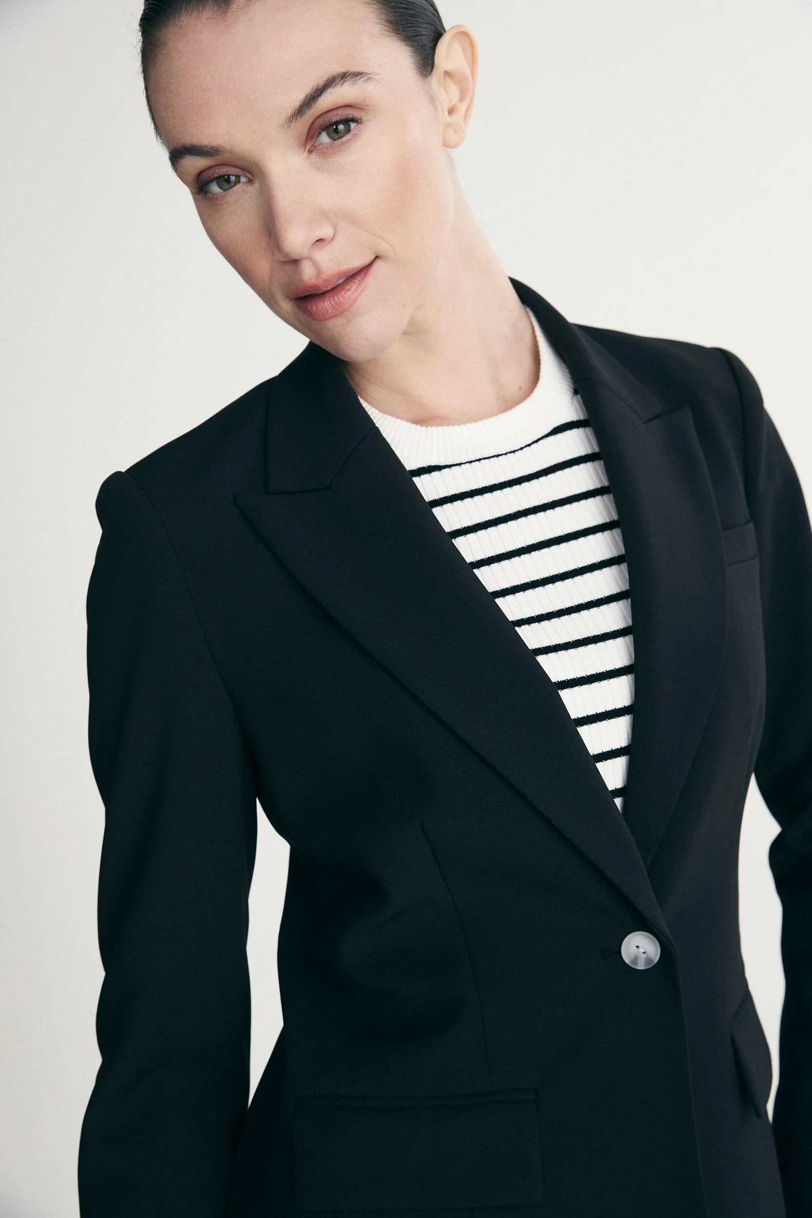 Basic fitted blazer