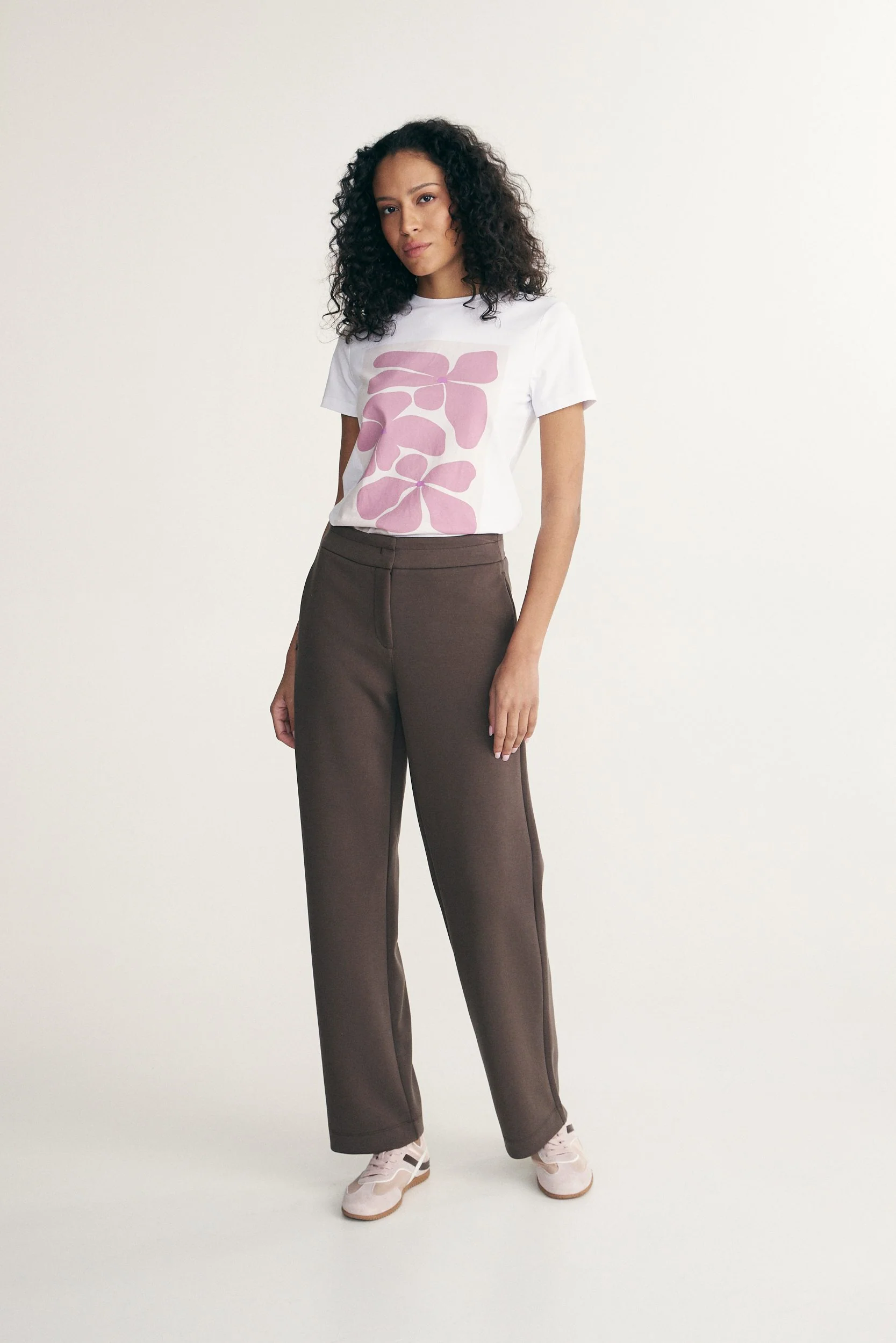 Casual pant with zipped pocket