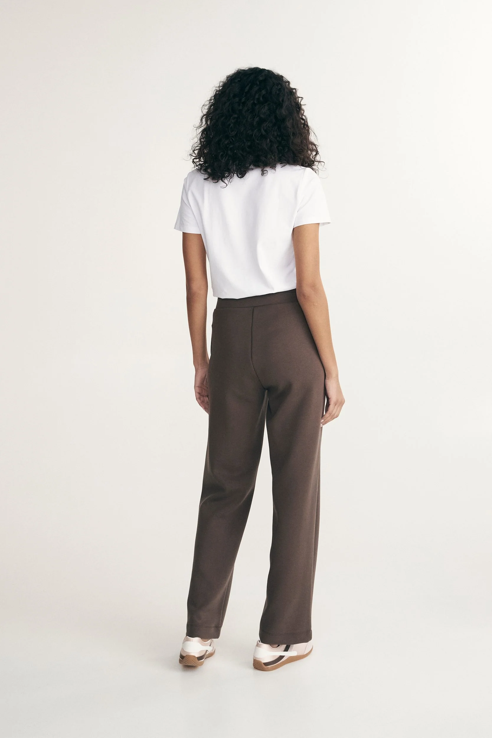 Casual pant with zipped pocket - Image 2