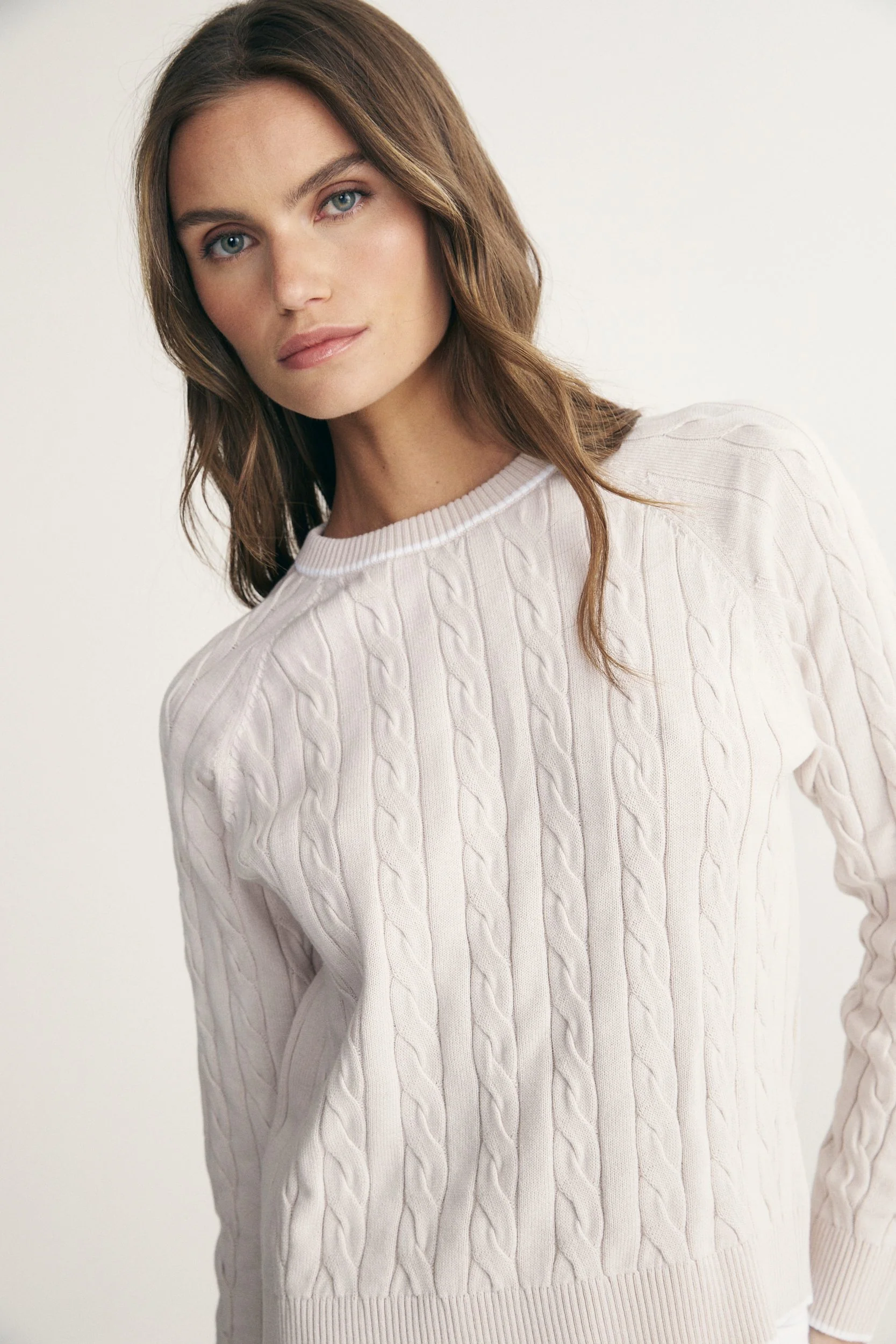 Crew neck cables sweater