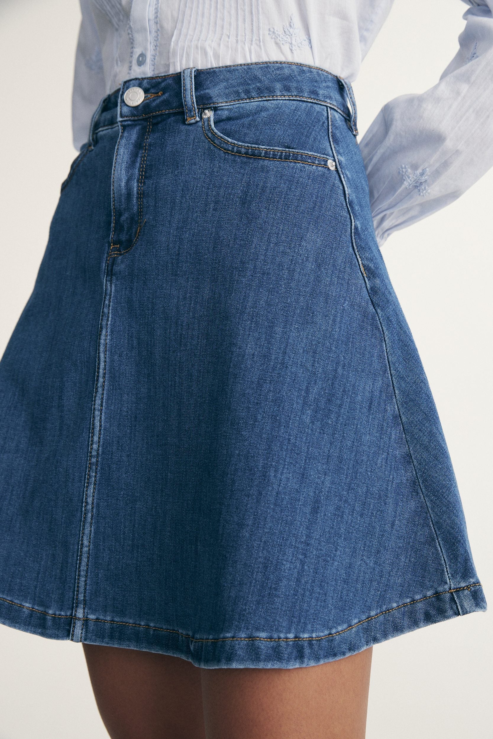 Fluid flared denim skirt - Image 3