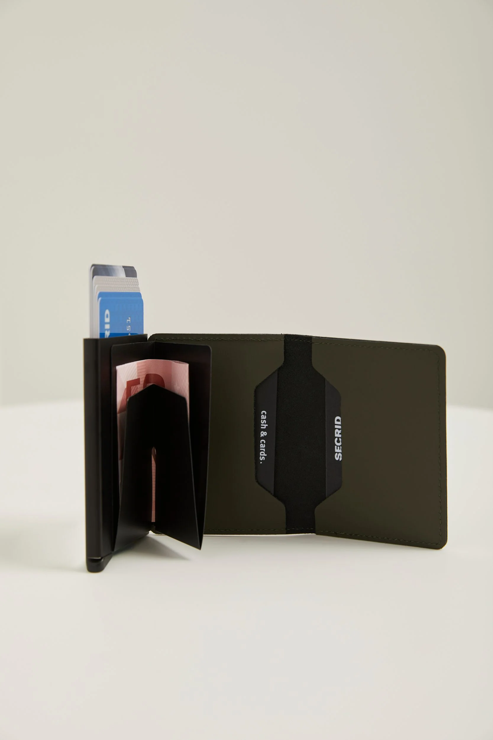 RFID blocking leather wallet - Image 8