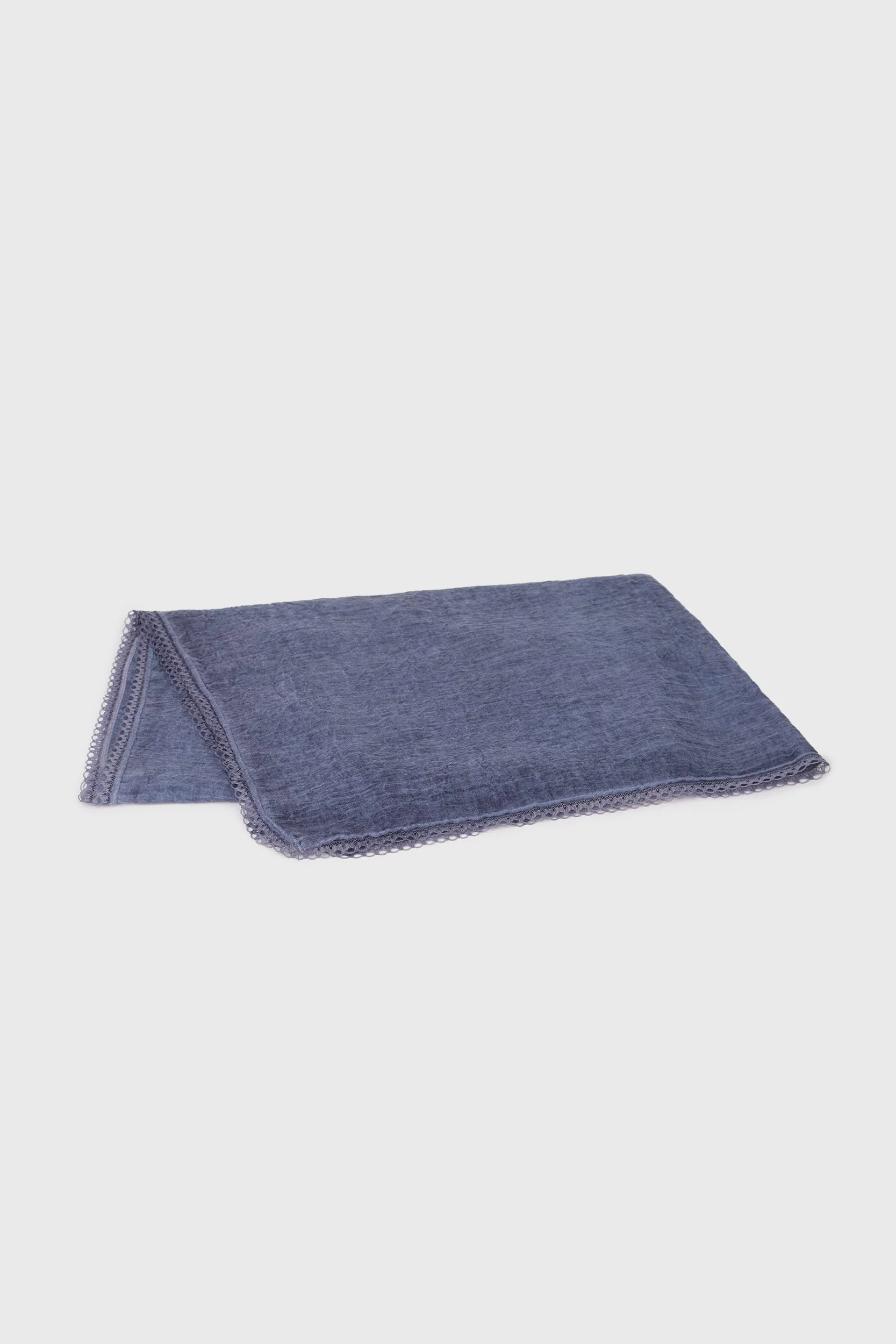 Scarf with lace edge