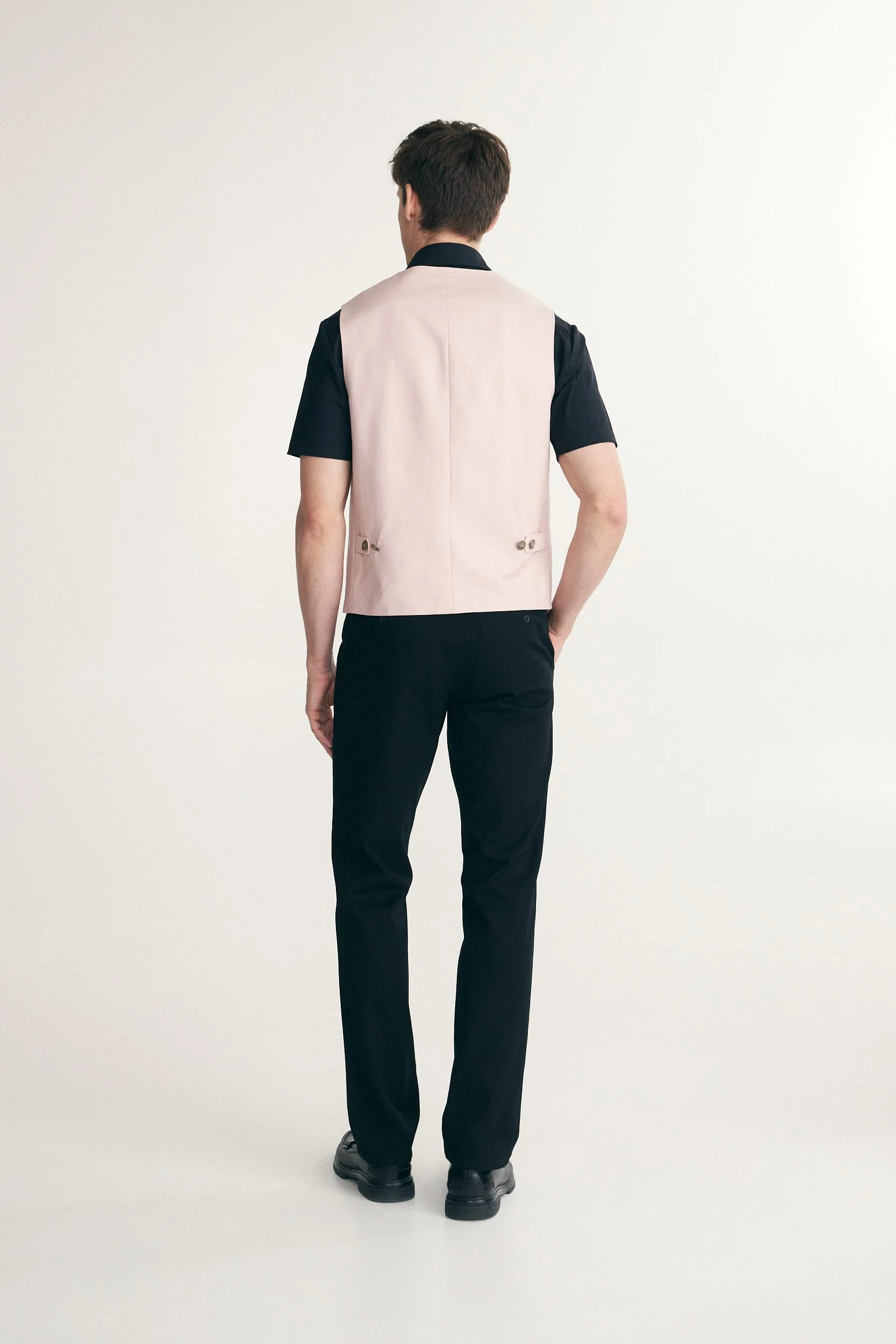 Semi-fitted solid colour vest - Image 5