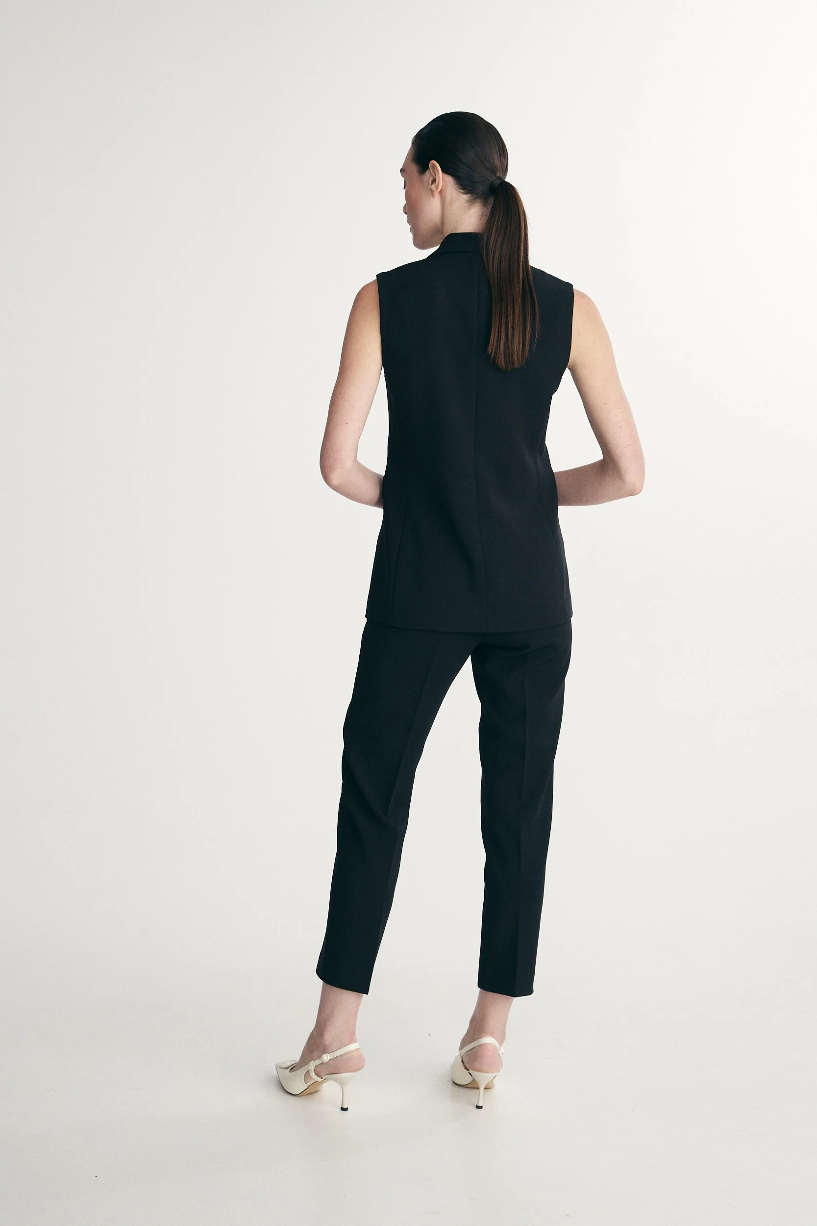 Sleeveless vest - Image 2