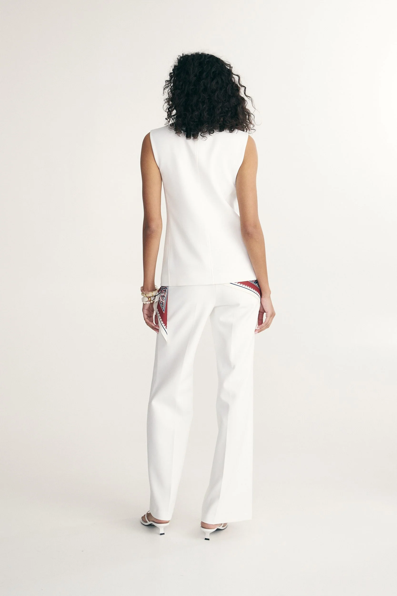 Sleeveless vest - Image 2